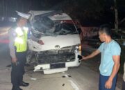 Diduga Hilang Kendali, Ambulans Tabrak Truk di Sijunjung