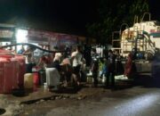 PT Semen Padang Salurkan 16 Ribu Liter Air Bersih untuk Warga Durian Tarung Terdampak Banjir Bandang