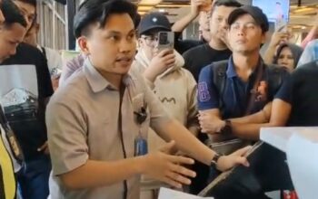 Penumpang Ricuh, Puluhan Penumpang Air Super Jet Protes Delay Penerbangan Padang–Jakarta