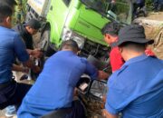 Kecelakaan di Jalan Padang–Painan, Damkar Padang Lakukan Evakuasi Warga Terjepit Kendaraan