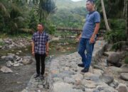 Ali Muda Tinjau Pembangunan Pebahan Tebing Batang Ombak di Jorong IX Abam Pasaman