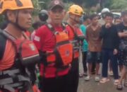 Lima Remaja Terjebak Air Bah di Sungai Bangek, BPBD Kota Padang Lakukan Evakuasi