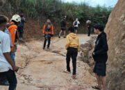 Sembilan Wisatawan Terjebak di Sarasah Barasok Berhasil Dievakuasi Tim SAR Padang